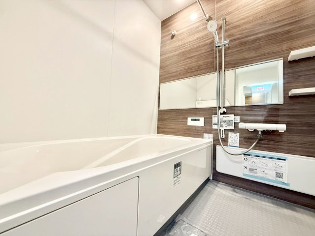 豊島区上池袋3丁目　新築戸建　残2棟の浴室|浴室乾燥機付きのため、雨の日の洗濯物干しやカビの予防にも役立ちます。