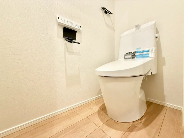 豊島区上池袋3丁目　新築戸建　残2棟のトイレ|明るく清潔感が溢れるトイレ。落ち着いた空間で安らぎのひとときをお過ごし頂けます。