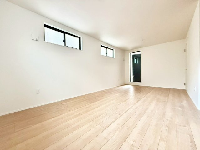 豊島区上池袋3丁目　新築戸建　残2棟の洋室|木目調で落ち着いた雰囲気の内装は、どんなインテリアにも合わせやすいデザイン。