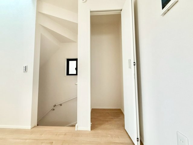 豊島区上池袋3丁目　新築戸建　残1棟の収納|部屋収納もバッチリです！見せる収納も流行っていますが、やはり見せない収納も大切ですね。