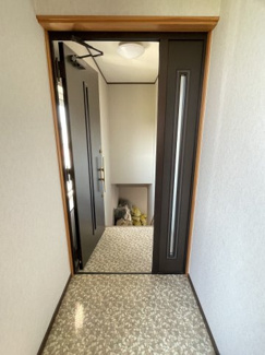 【玄関】 | 合子沢松森店舗付き戸建 | 居宅玄関