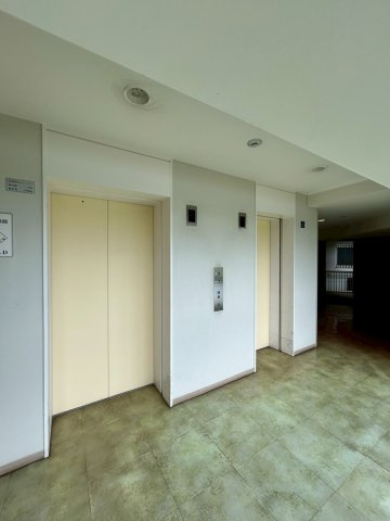 リバティパーク枚方D棟のその他共用部分|エレベーターは２基あり忙しい朝もスムーズです。