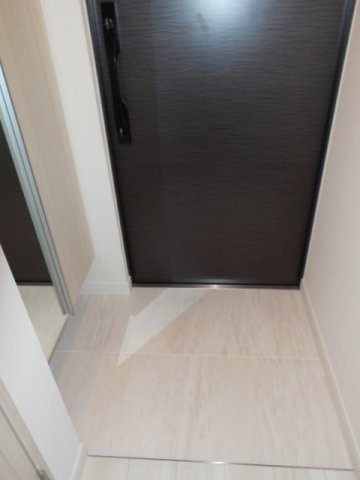 大阪市中央区松屋町住吉の賃貸マンションの玄関