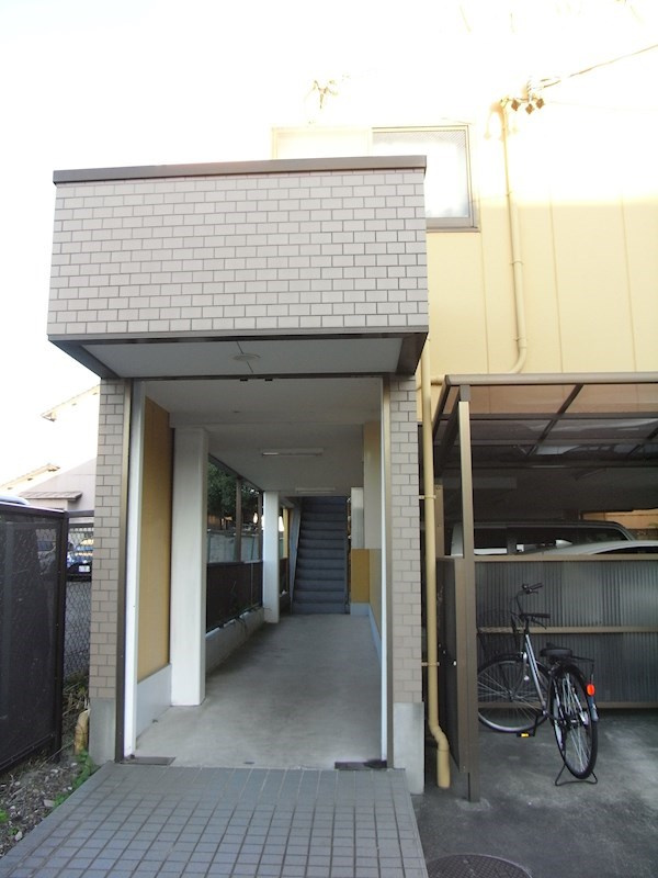 ハイツ入場の外観