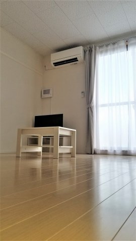 ゆったり過ごせる居間です