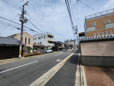 ユニロイヤル四条大宮の周辺|前面道路