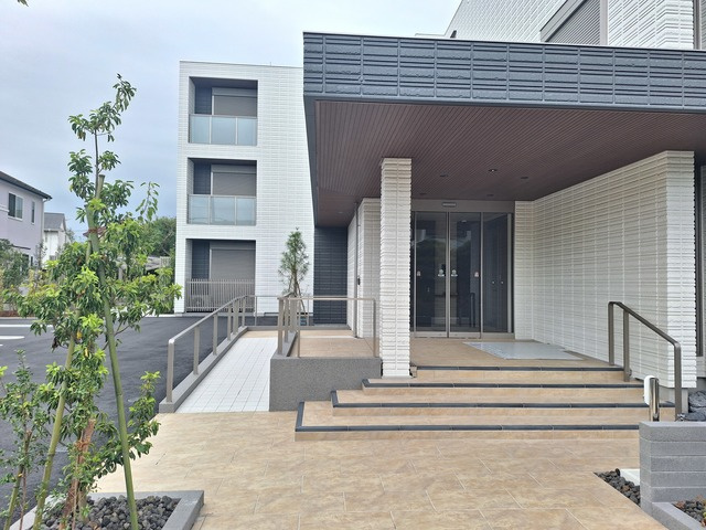 （シニア限定）アクアヘーベルヴィレッジのエントランス|エントランスにスロープ有