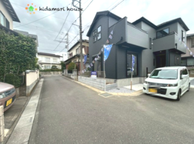 桶川市上日出谷南2期　新築戸建　グラファーレ01の前面道路含む現地写真