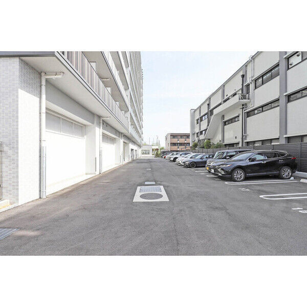 大阪市淀川区加島１丁目の店舗一部の駐車場