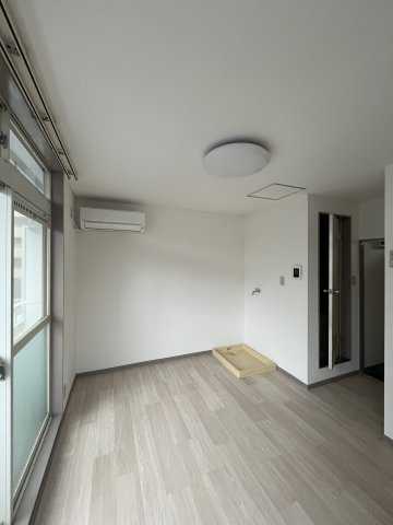 【洋室】 | コーポラスサワ | コンパクトで使いやすい洋室です