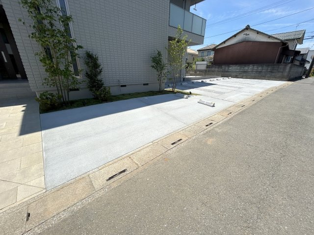 ルミエールＫの駐車場