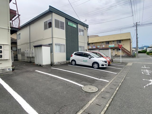 レジデンス高橋Aの駐車場