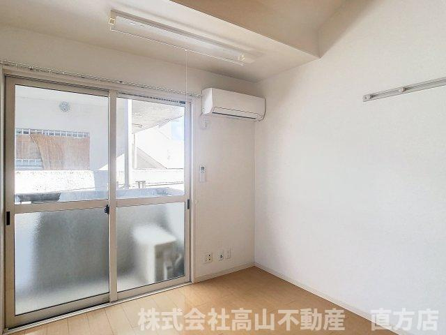 直方市新知町のアパートの居間・リビング