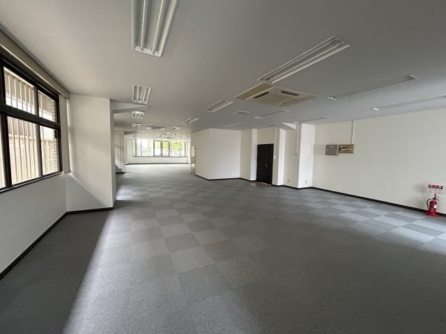 大沢建設　第7ビルのロビー