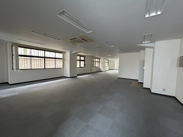 大沢建設　第7ビルのロビー