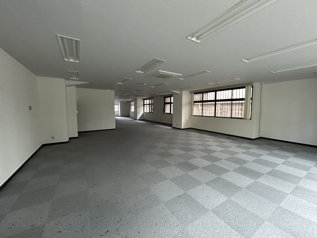 大沢建設　第7ビルのロビー