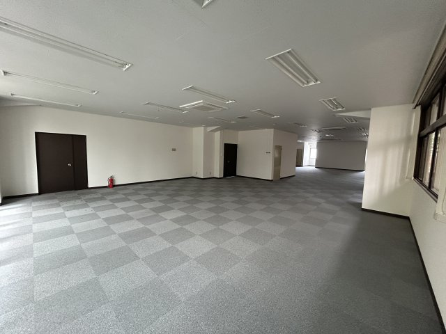 大沢建設　第7ビルのロビー