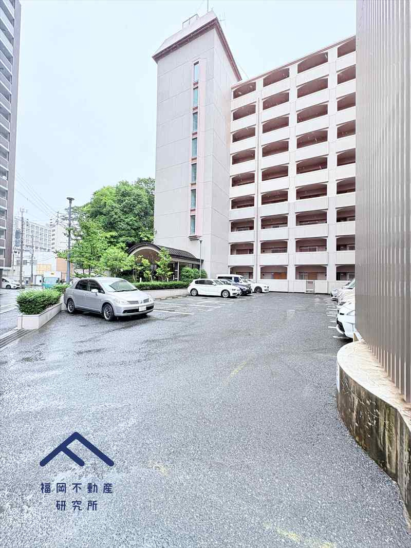 エクセレンス荒江の駐車場