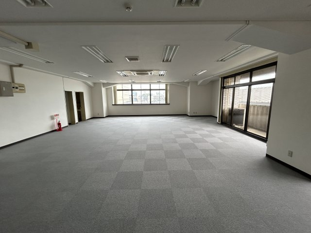 大沢建設　第7ビルの内装