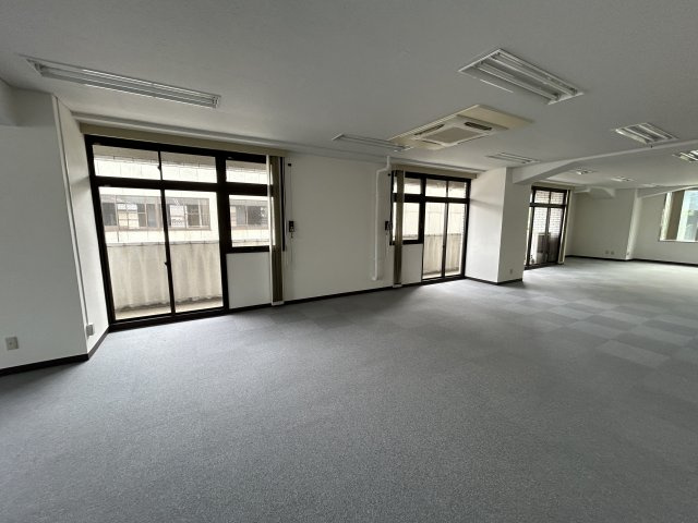 大沢建設　第7ビルの内装