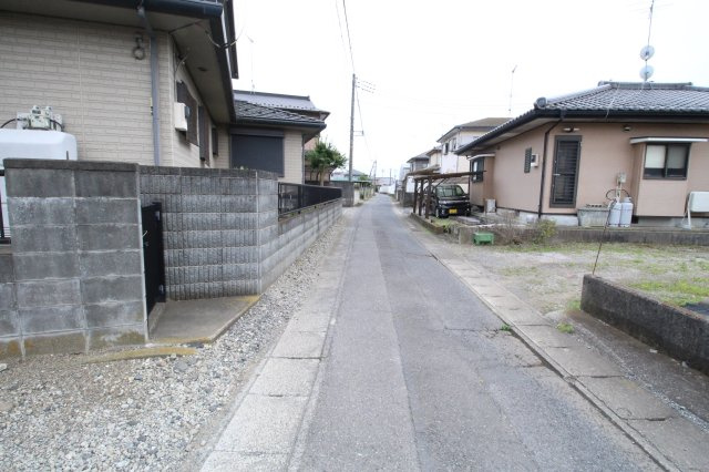 筑西市小川の前面道路含む現地写真|西側公道を北側から撮影しました！
