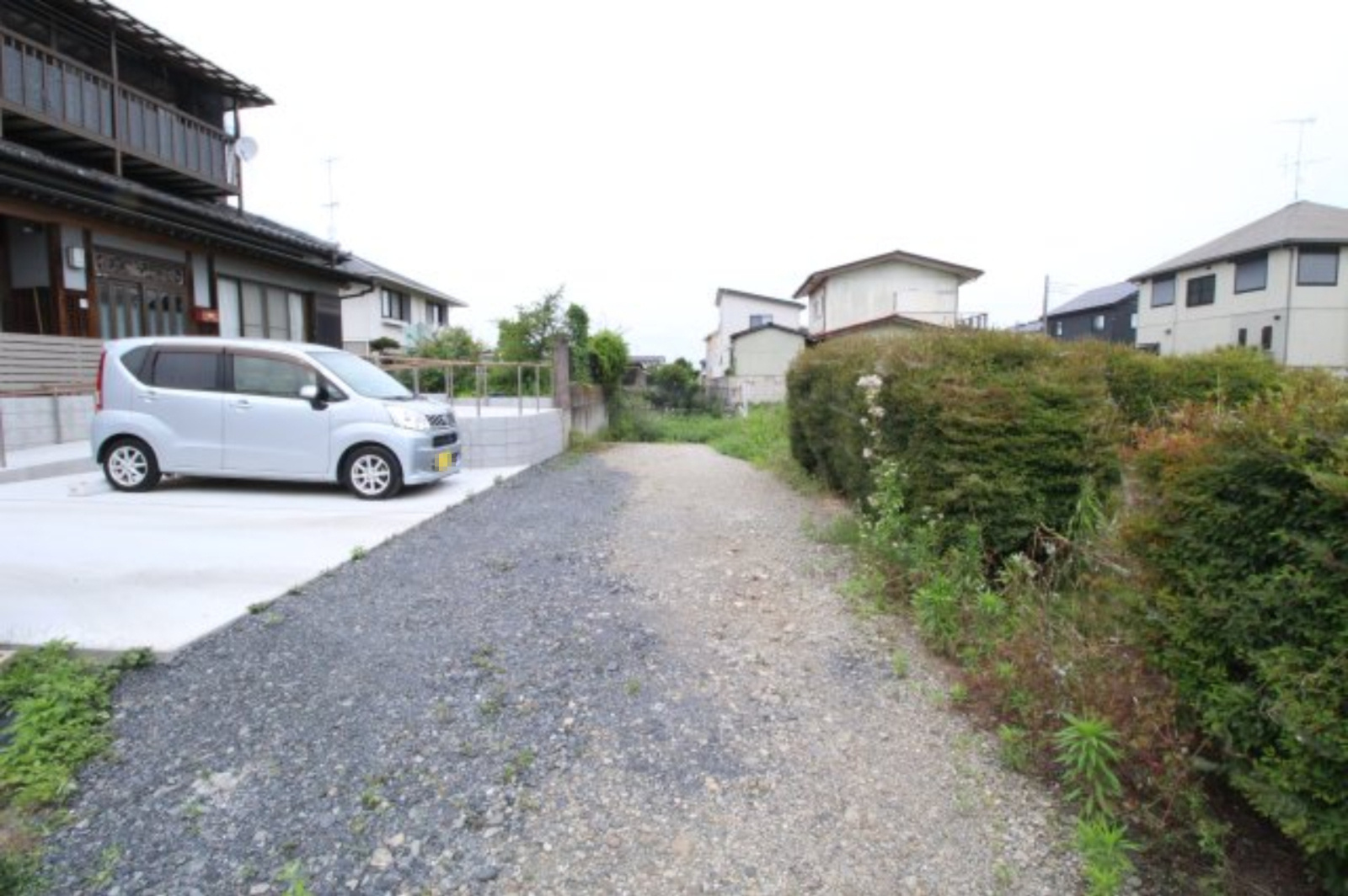 筑西市小川の前面道路含む現地写真|北側共有通路部分を西側から撮影しました！
