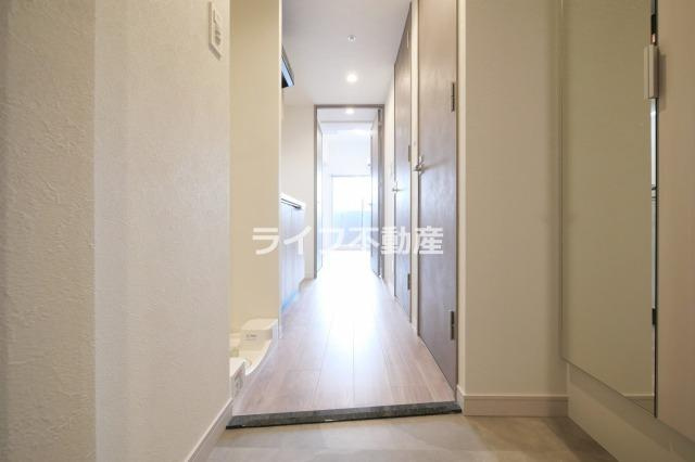 プレサンスＯＳＡＫＡ東成中本ハーヴィルの玄関|明るい玄関です