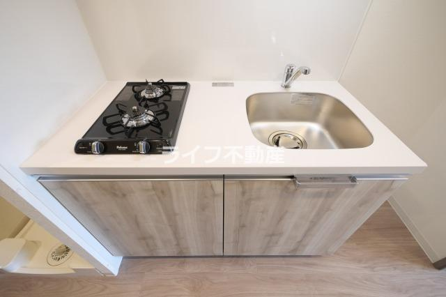 プレサンスＯＳＡＫＡ東成中本ハーヴィルのキッチン|コンパクトなキッチンで掃除もラクラク