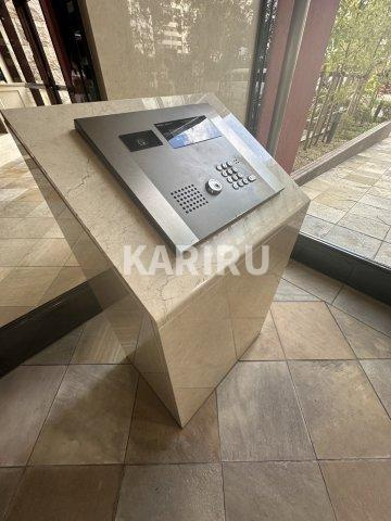 エスティメゾン京橋の駐車場