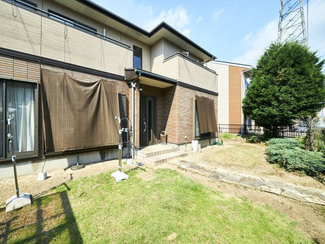 【外観】 | 小牧市大字二重堀/中古住宅 | 玄関前