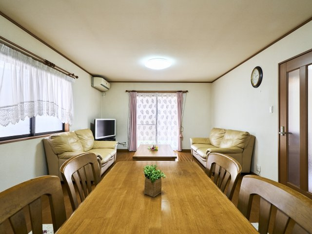 【居間・リビング】 | 小牧市大字二重堀/中古住宅