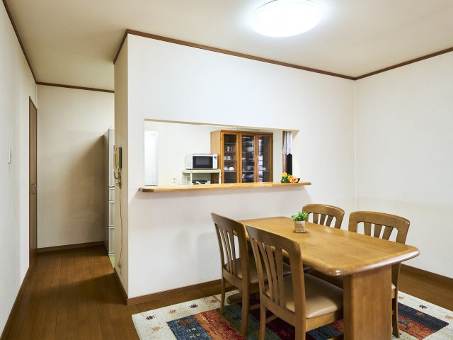 【居間・リビング】 | 小牧市大字二重堀/中古住宅