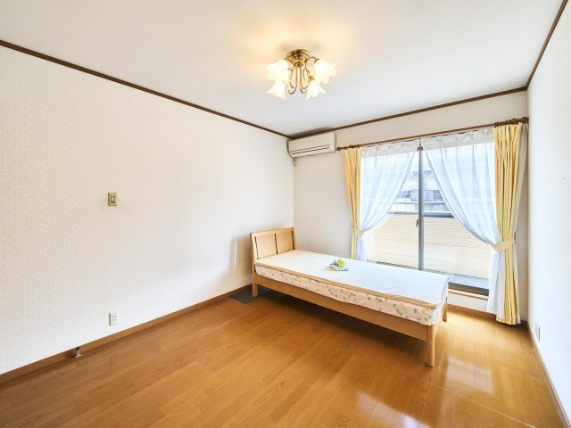 【寝室】 | 小牧市大字二重堀/中古住宅 | 2階寝室