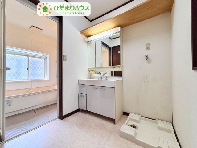 野田市山崎　中古戸建　昭和51年築の洗面所|ゆったりとした脱衣スペースなら、家事の作業効率UP！