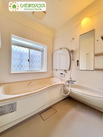 野田市山崎　中古戸建　昭和51年築の浴室|足を伸ばせるユニットバスで、癒しの時間をお過ごしください♪