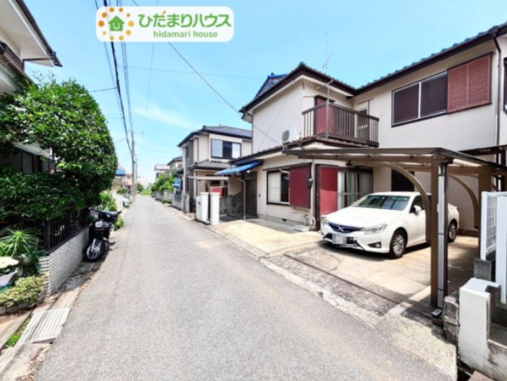 野田市山崎　中古戸建　昭和51年築の前面道路含む現地写真|前面道路は4ｍ！！
閑静な住宅街なので、車通りが少なく焦らずゆっくり駐車できますよ♪