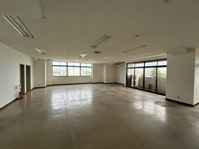 大沢建設　第7ビルの内装