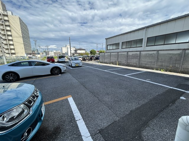 大沢建設　第7ビルの駐車場