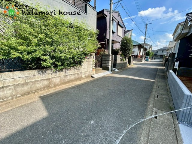 桶川市上日出谷南　新築戸建　リーブルガーデン01の前面道路含む現地写真