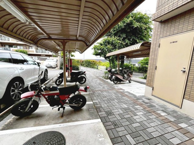 【駐輪場】 | ガーデンコート和泉中央３号棟 | 【両面バルコニー】洗濯物の多い日も安心！ガーデニングや家庭菜園なども楽しめますね♪