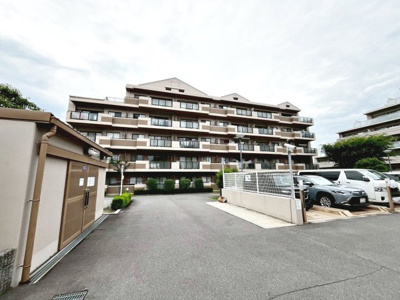 【外観】 | ガーデンコート和泉中央３号棟 | いぶき野病院まで徒歩７分ですので、突然の怪我や体調不良の時にも安心ですね！