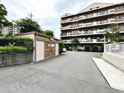 【外観】 | ガーデンコート和泉中央３号棟 | 洗面台新調！綺麗な洗面台で朝から気持ちがシャキっとします♪