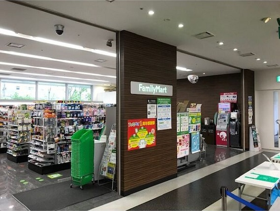 港区芝浦３丁目の賃貸マンションのその他|コンビニ敷地内