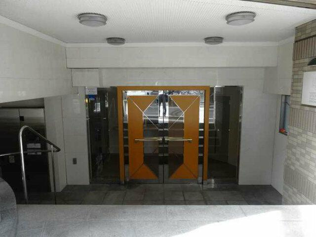 アイフェリーク日本橋のエントランス| 