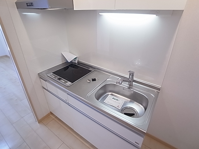 神戸市須磨区村雨町４丁目の賃貸マンションのキッチン|システムキッチン（ＩＨ２口）