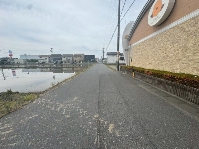 売土地　大垣市河間町1丁目　333.05坪の前面道路含む現地写真