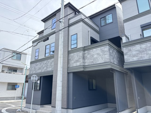 MELDIA千種区南明町3丁目№2｜名古屋市の戸建ならホームアップの駐車場|大切な車を雨風から守るビルトインガレージ