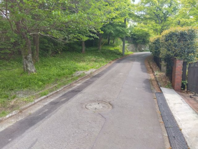 売土地　伊東市十足の前面道路含む現地写真|ゴールド川奈カントリークラブが近くにあります。趣味の時間も充実出来ます。