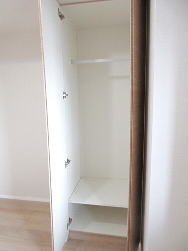 ザ・サーパスタワー新潟万代シティの収納|洋室約4.0畳　クロゼット