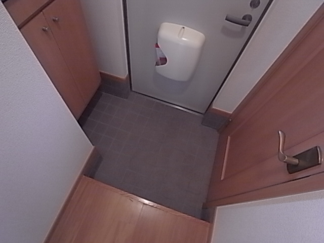 神戸市須磨区車字口道谷のアパートの玄関|シューズBOX付き